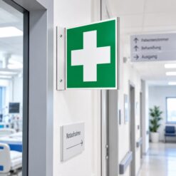 Señal banderola Primeros Auxilios instalada en hospital