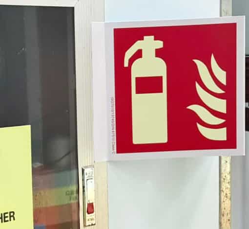 Fahnenschild Brandschutzzeichen Feuerlöscher