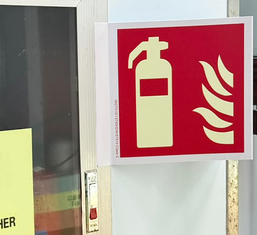 Fahnenschild Brandschutzzeichen Feuerlöscher