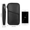 RFID Travelbag met afmetingen van 220x120x20 mm in vergelijking met een smartphone
